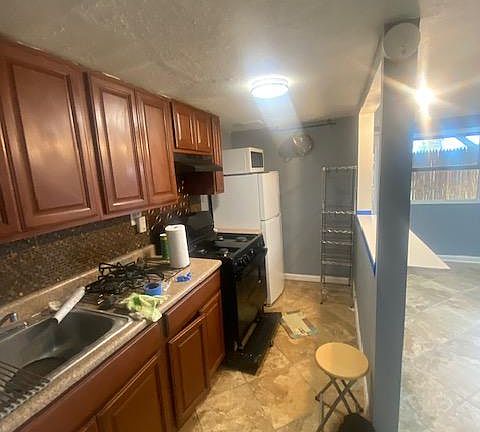 3rd image of 218 Betts Ave #1