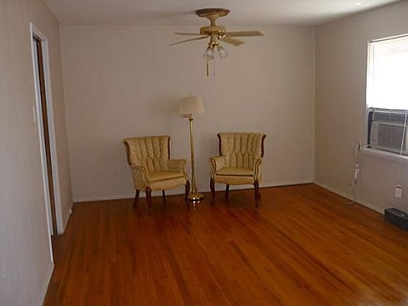 2nd image of 3221 Lakeland St