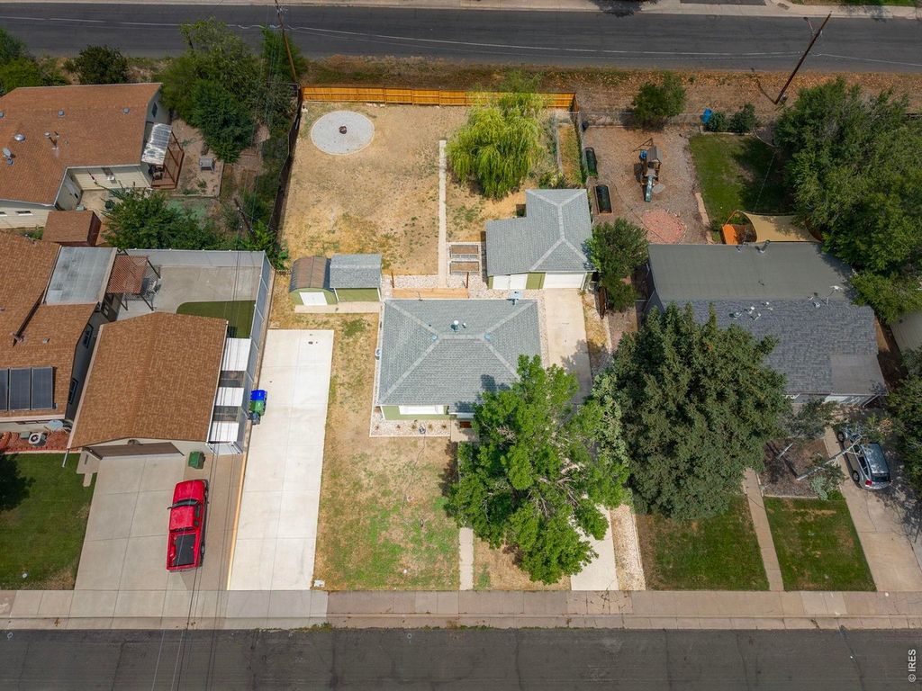 2443 Mountain View Dr