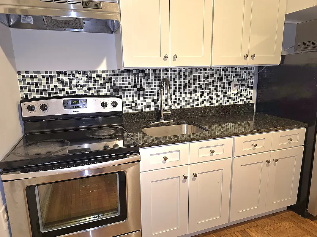 Building Photo - 1601 E 23rd St #2A