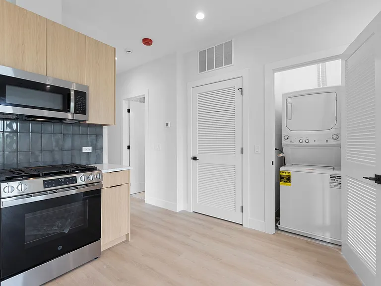 904 W Dakin LLC — Photo 20
