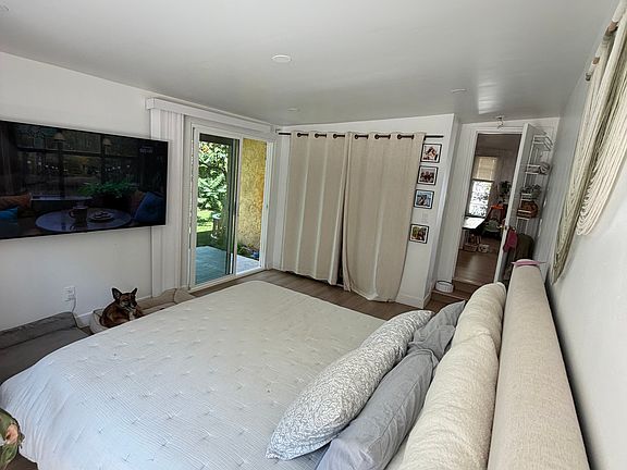 3rd image of 4467 Matilija Ave