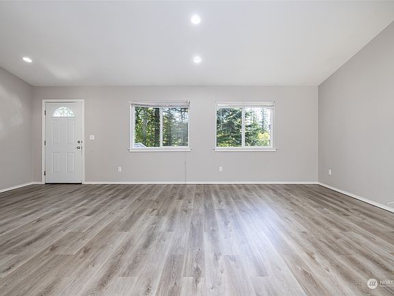 4th image of 1600 Lake Drive
