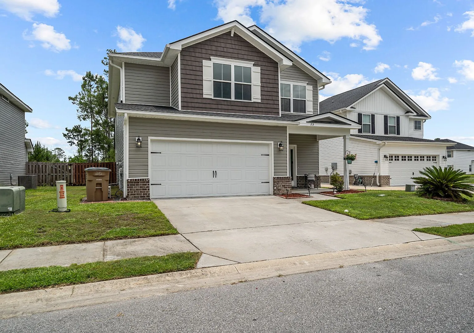Designed for Easy Living 4BR Home Near Fort Stewart — Photo 2