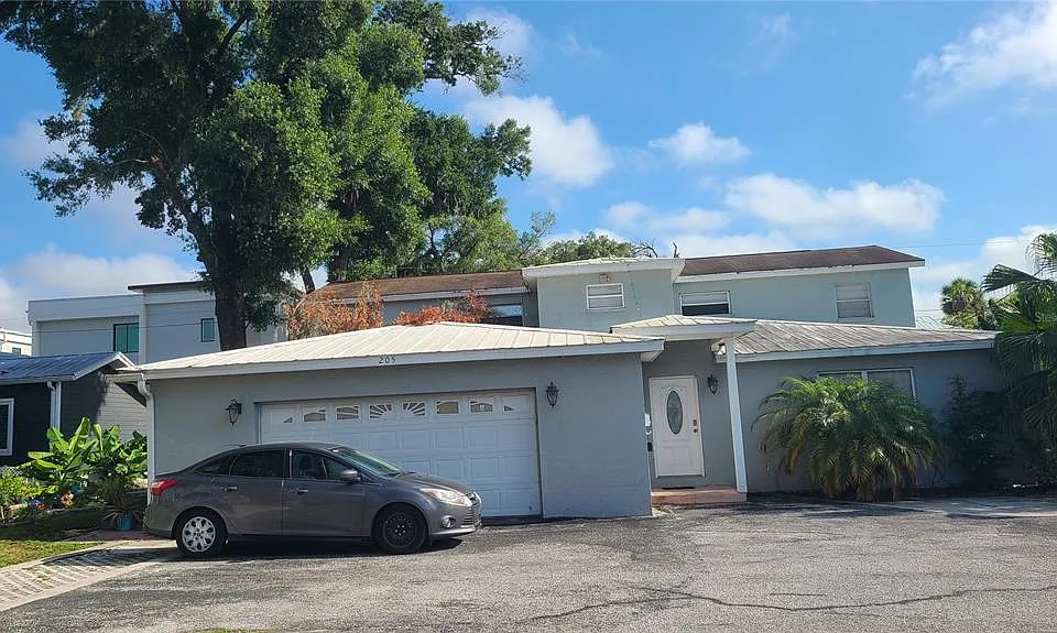 205 W Amelia Ave #A