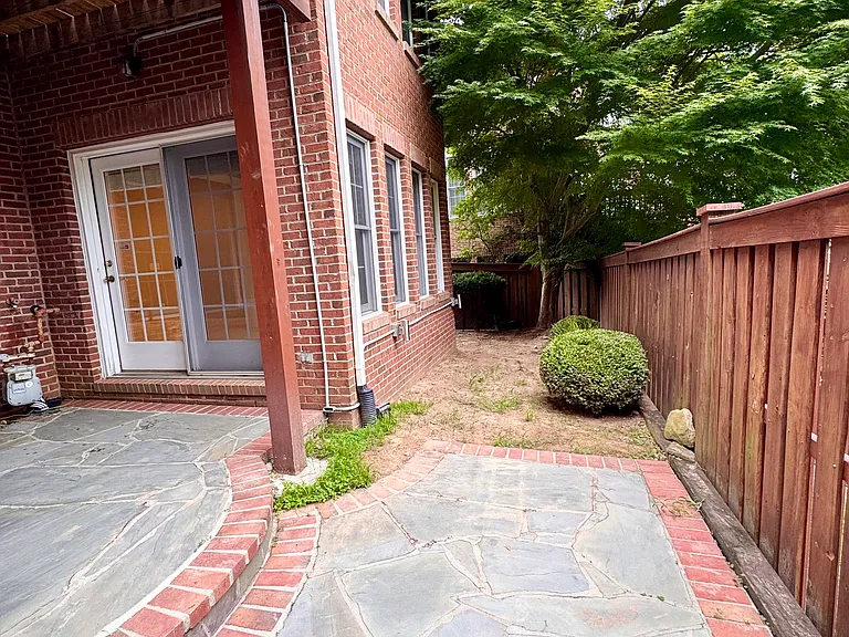 McKinnon Way — Photo 10