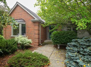 W63N1009 Holly Ln, Cedarburg, WI 53012