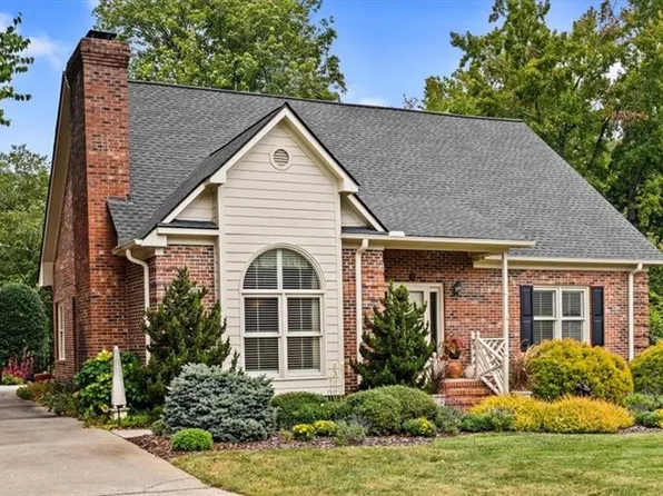 2 Northline Pl, Greensboro, NC 27410