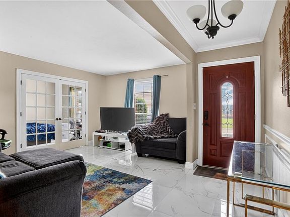 3rd image of 778 Glencove Ln