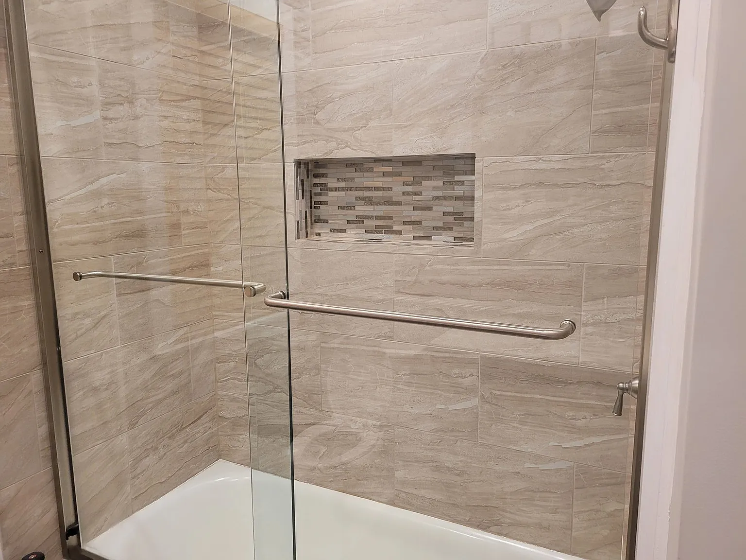 2 bed, 2.0 bath, 1350 sqft, $2,425 — Photo 3