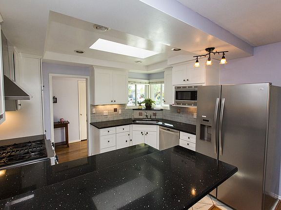 3rd image of 7690 Bradford Dr