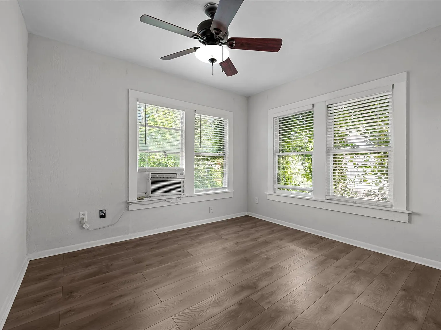 1 bed, 1.0 bath, 700 sqft, $1,350 — Photo 3
