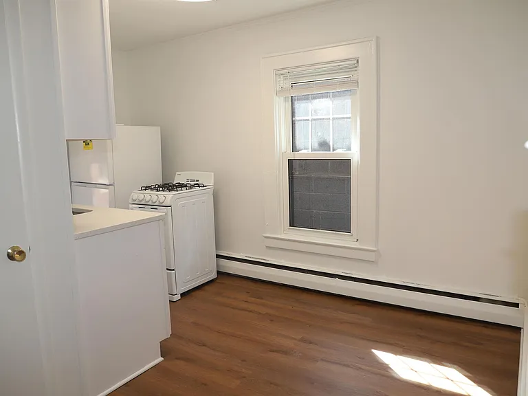 271 W Maple Rd #5 — Photo 8