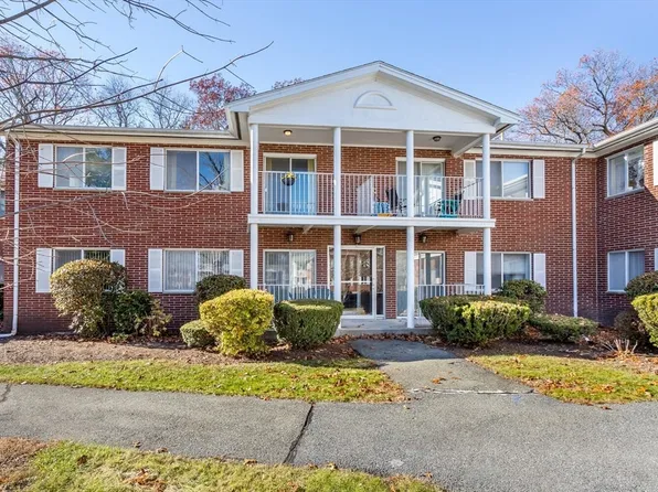 4 Bayberry Dr APT 3, Sharon, MA 02067