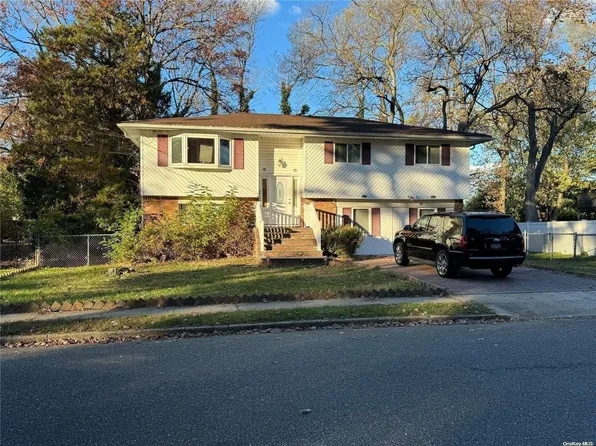 151 Jefferson Avenue, Amityville, NY 11701