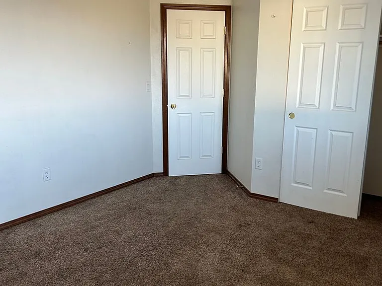 912 S Main St — Photo 14