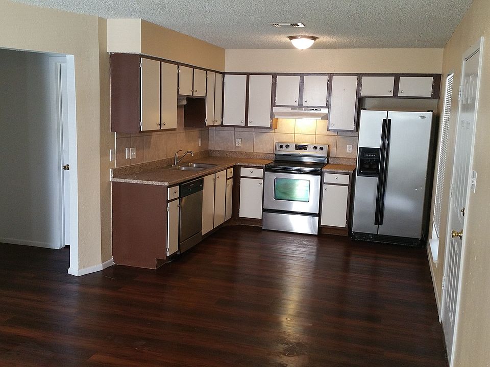 1st image of 400 Rosewood Ave APT 506