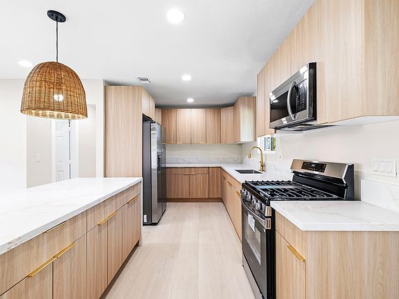 5th image of 15532 Septo St