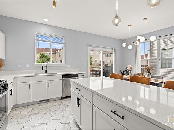 4th image of 530 Littleton Trl