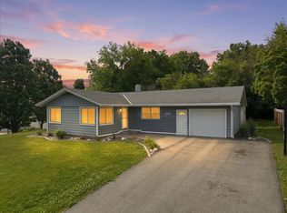 203 Highview Dr, Eureka, IL 61530