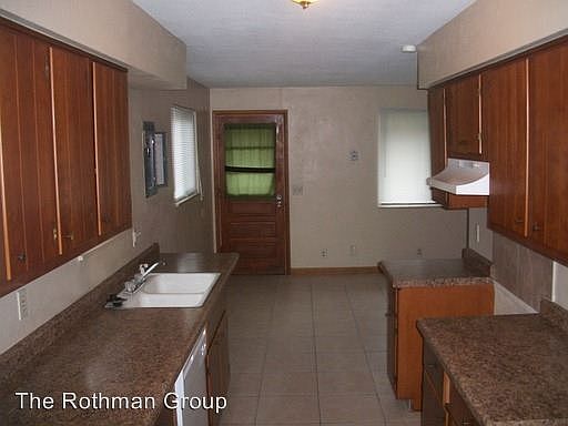 4th image of 1146 Phillips Ave