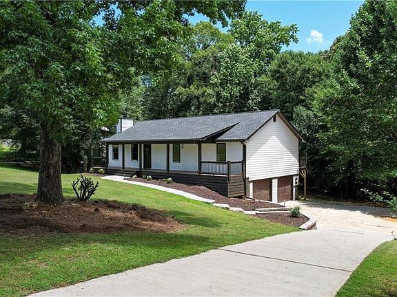 3rd image of 323 Hill Crest Cir