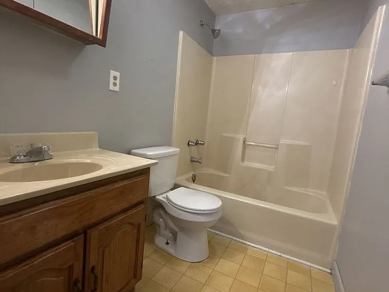 40 Race St — Photo 8