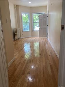 317 E 201st St, Bronx, NY, 10458