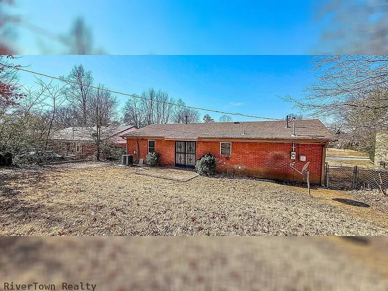 2644 Courtney Dr — Photo 17