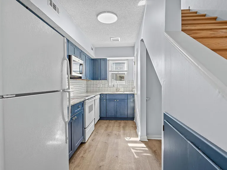 345 15th Ave S #1 — Photo 9