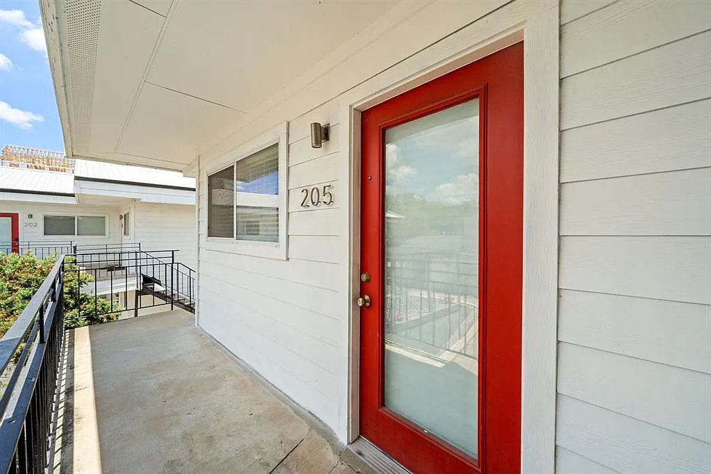 Building Photo - 1313 E 52nd St #107