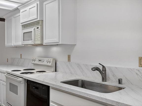5th image of 7025 Rancho Mirage Ct