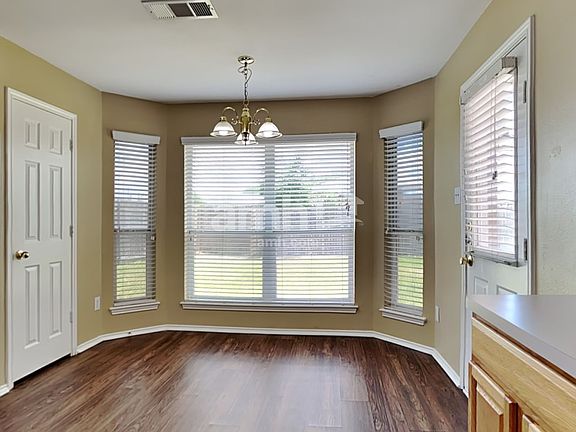 4th image of 112 Chesterfield Cir