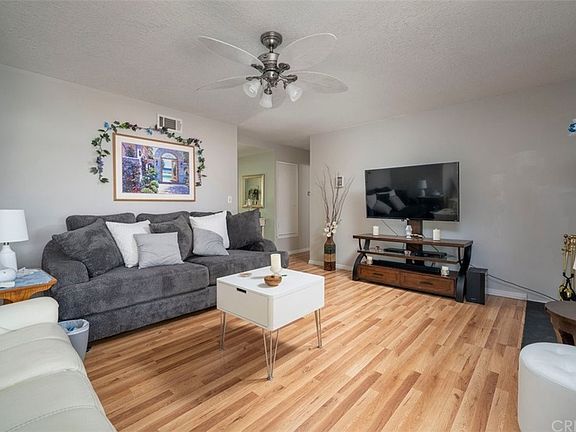 4th image of 27406 Dolton Dr