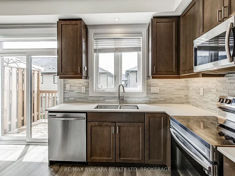 461 Blackburn Dr — Photo 21