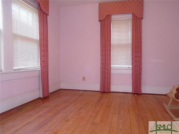 5th image of 39 Russell Ave