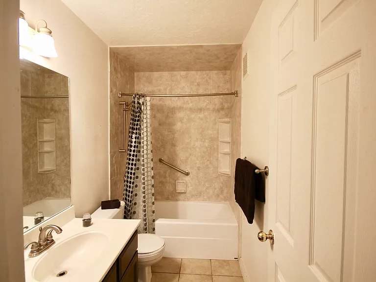 343 W 300 N #5 — Photo 9