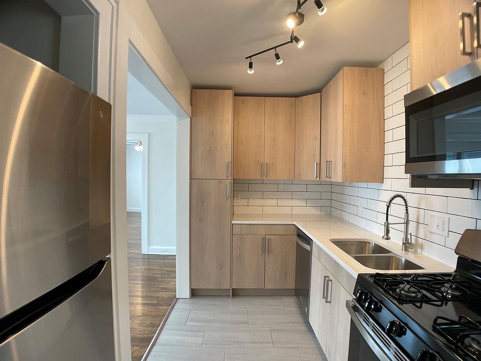 1st image of 4319 Mercier St #2