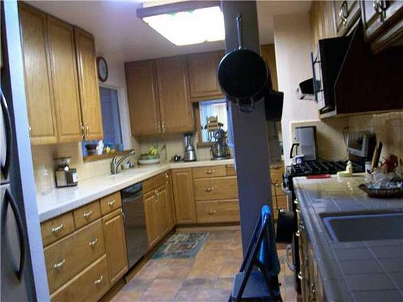 2nd image of 4571 Beverly Glen Dr