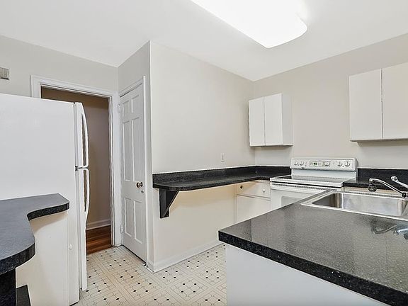 4th image of 28 Coralyn Ave