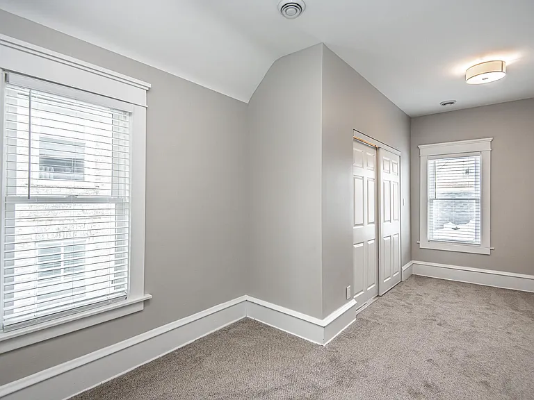 1028 E Pearson St — Photo 25