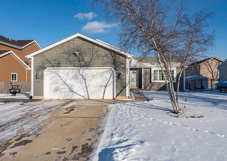 1st image of 423 Windridge Dr