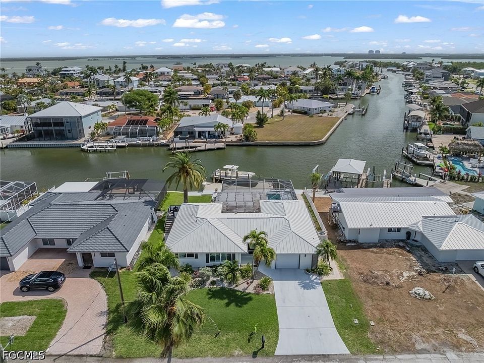 1st image of 9 Fairview Blvd