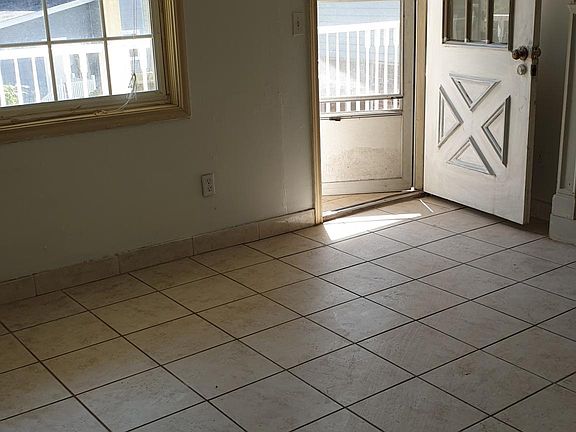 4th image of 4919 Park Dr #B