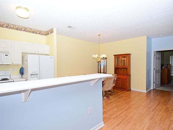 3rd image of 152 Saddlebrook Ln Unit 461