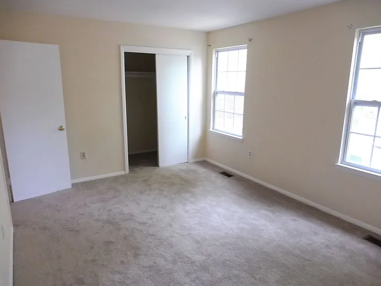 9513 Melrose Square Way — Photo 9