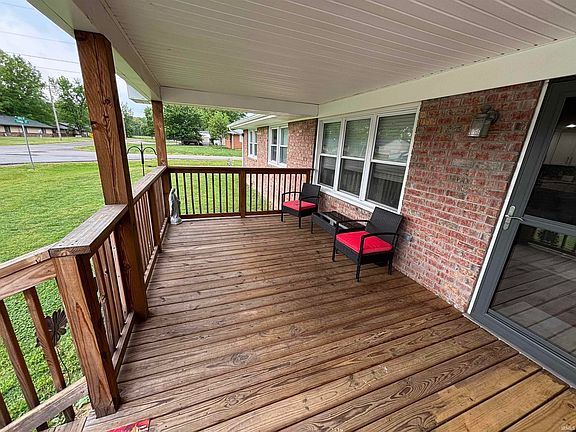 5th image of 225 N Birch Dr
