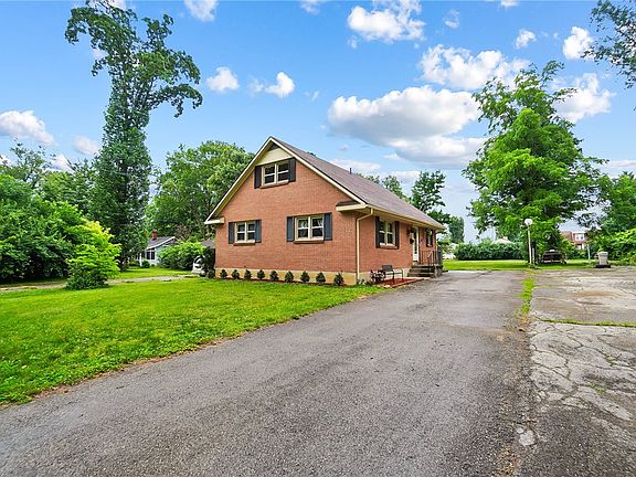 2nd image of 364 Park End Dr