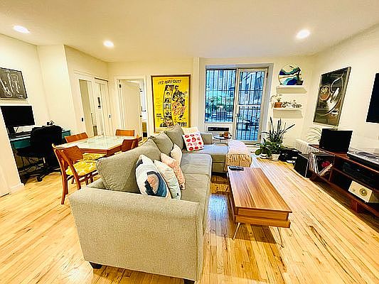 4th image of 162 W 75th St APT 1R