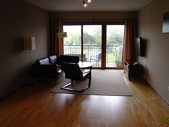 4th image of 5555 N Cumberland Ave Unit 405